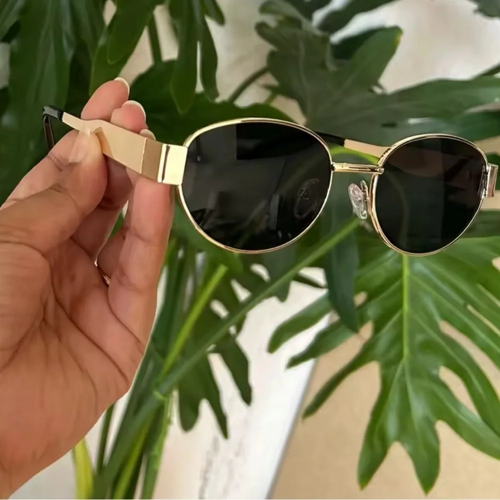 Retro Trendy Famous Black Gold Sunglasses - Picture 6 of 16